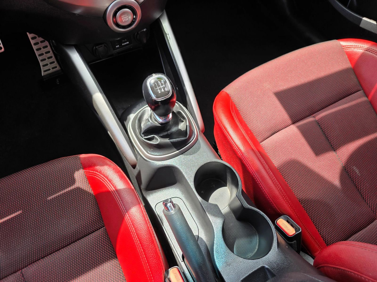 Used 2014 Hyundai Veloster w/ Technology Package 03 FWD image 18