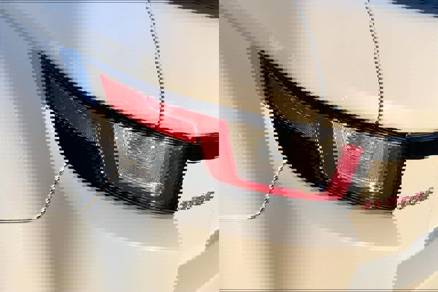 Used 2018 Land Rover Range Rover Evoque Landmark Edition image 27