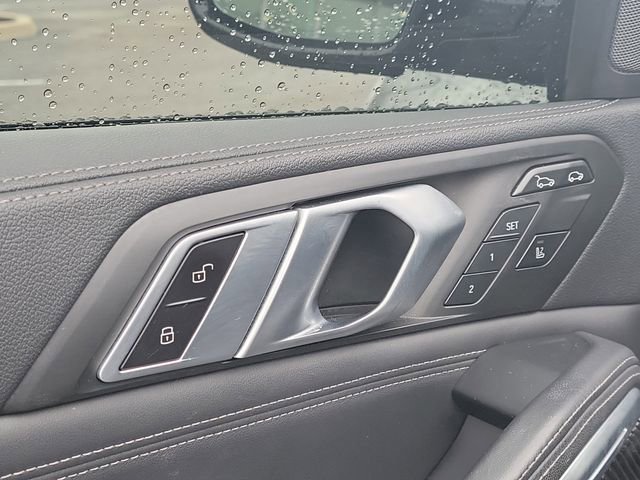 Used 2022 BMW X6 M50i AWD/4WD image 19