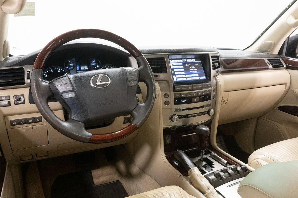 Used 2015 Lexus LX 570 4WD w/ Luxury Package image 7