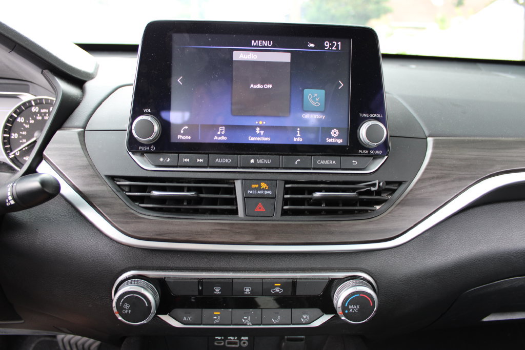 Used 2025 Nissan Altima 2.5 SV FWD image 17