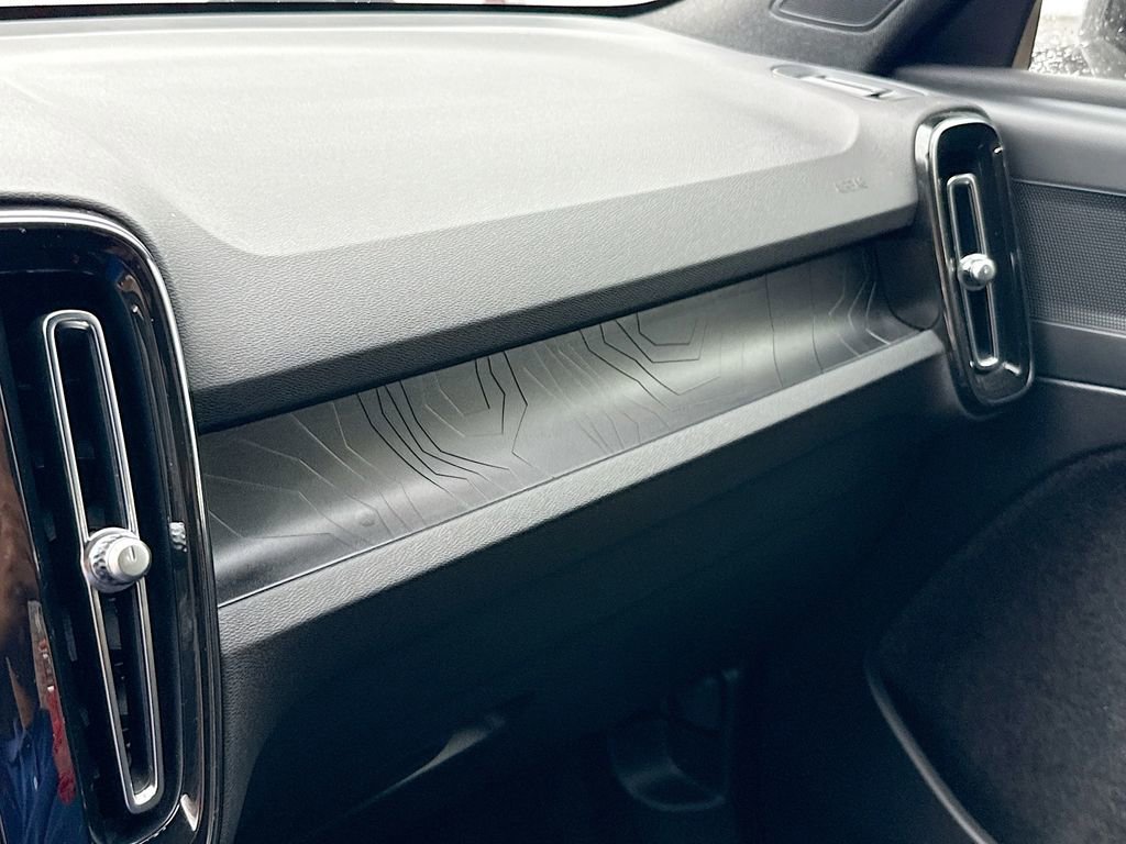 Used 2023 Volvo XC40 Recharge Plus image 22