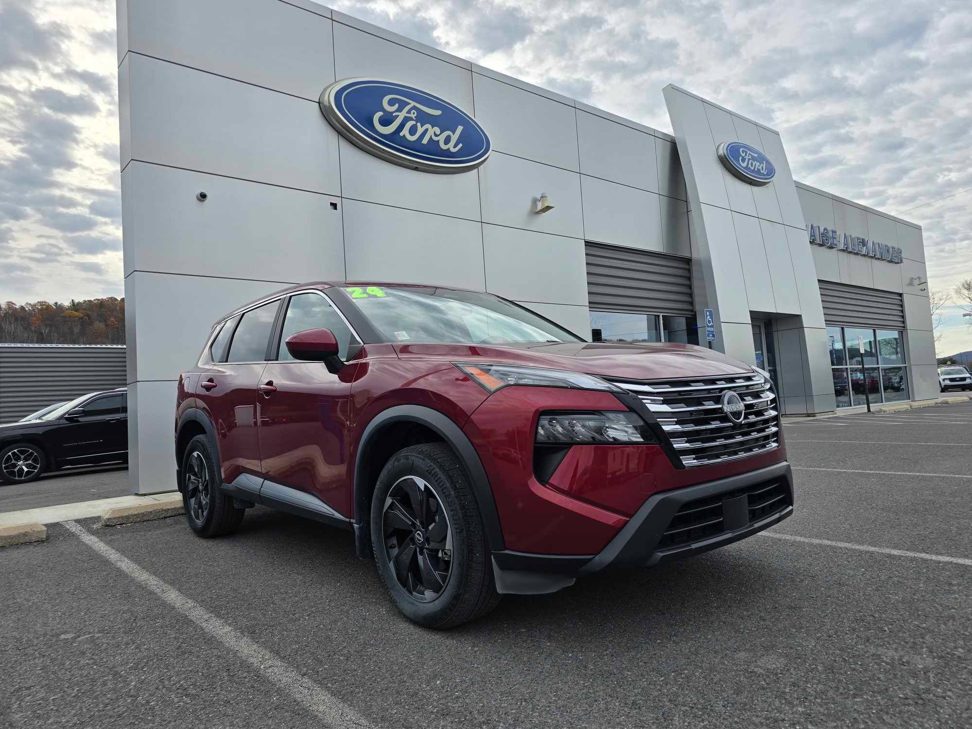 Used 2024 Nissan Rogue SV