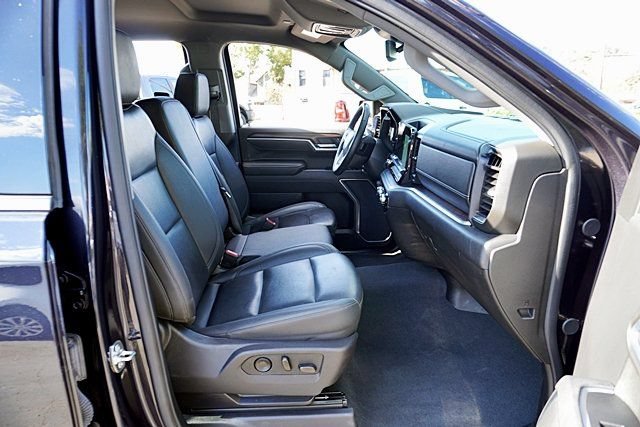 Used 2025 GMC Sierra 1500 SLT AWD/4WD image 18