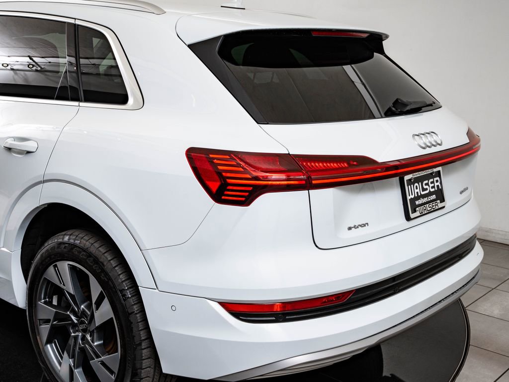 Used 2022 Audi e-tron Premium Plus w/ Premium Plus Package image 19