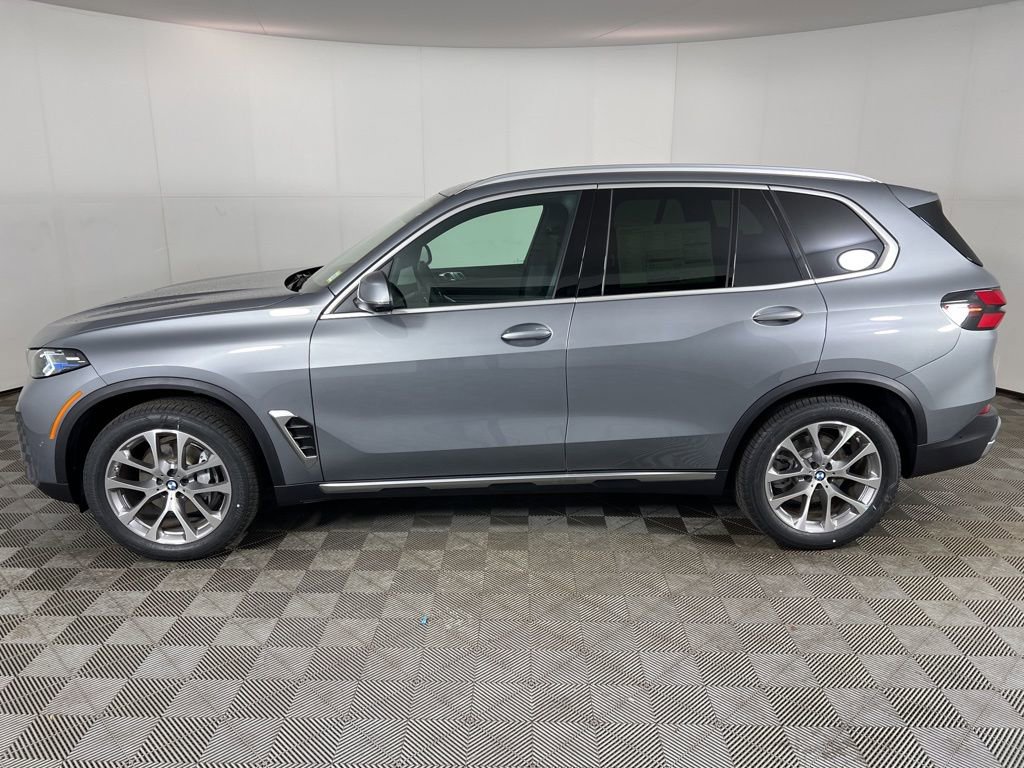 New 2026 BMW X5 xDrive40i w/ Parking Assistance Package image 4