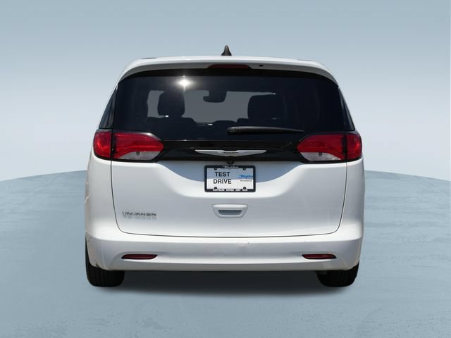 Used 2023 Chrysler Voyager LX FWD image 8