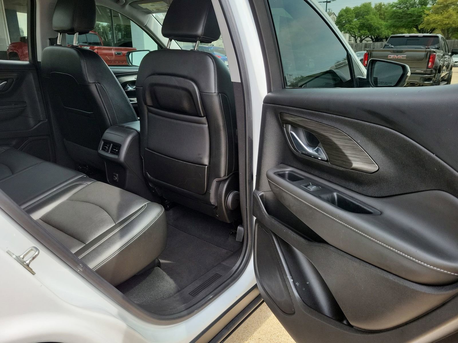 Certified 2023 GMC Terrain SLT image 25