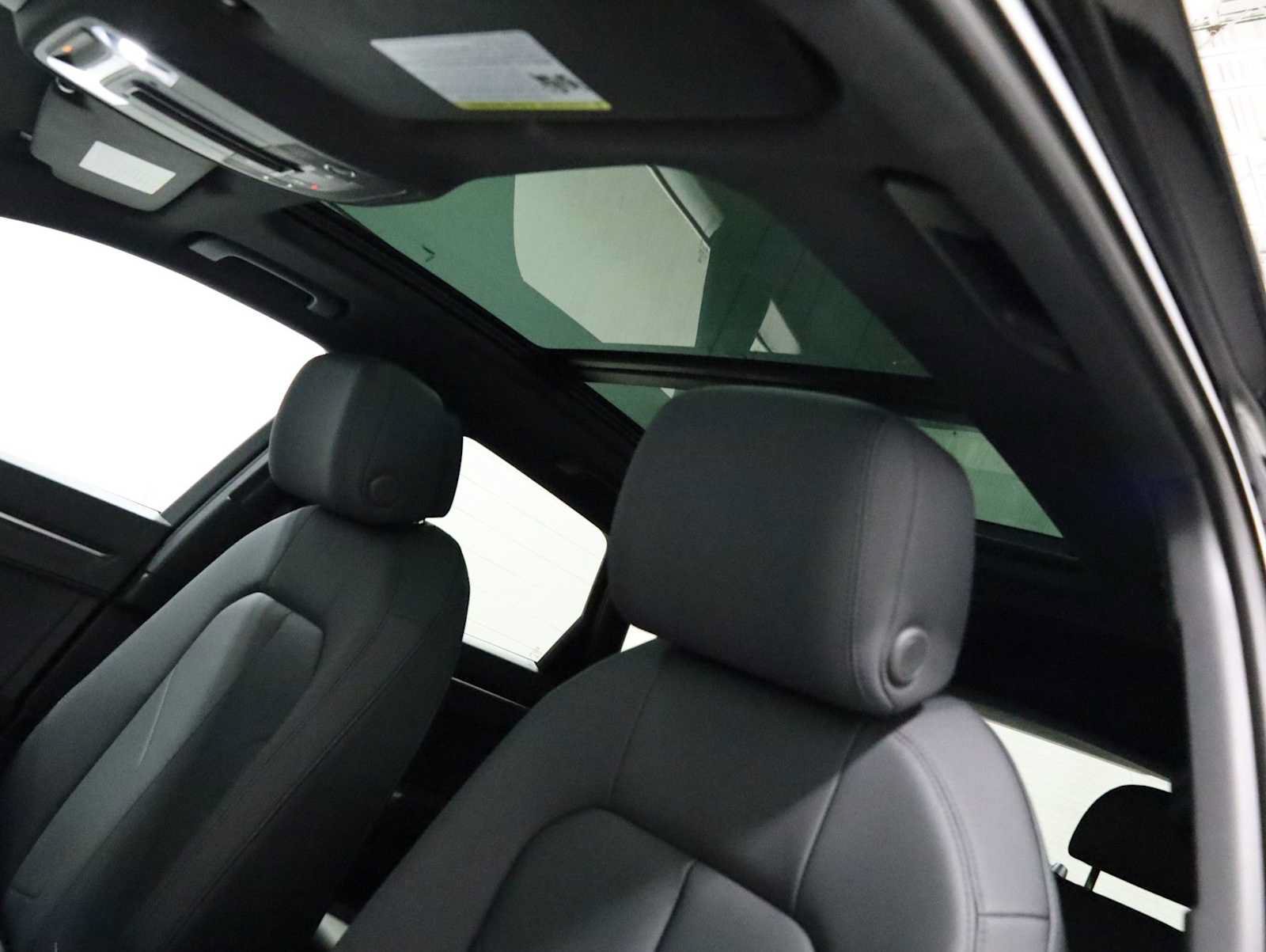 Certified 2025 Audi Q3 2.0T Premium w/ Convenience Package AWD/4WD image 19