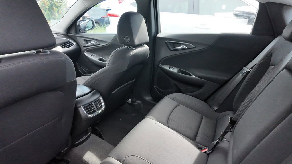 Used 2025 Chevrolet Malibu LT image 11