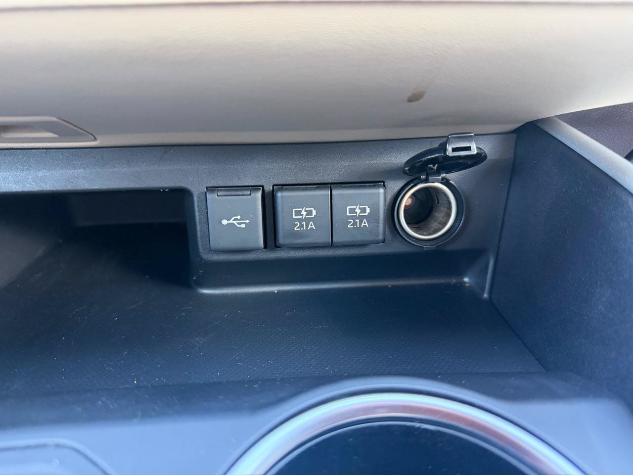 Used 2021 Toyota Highlander XLE AWD/4WD image 24