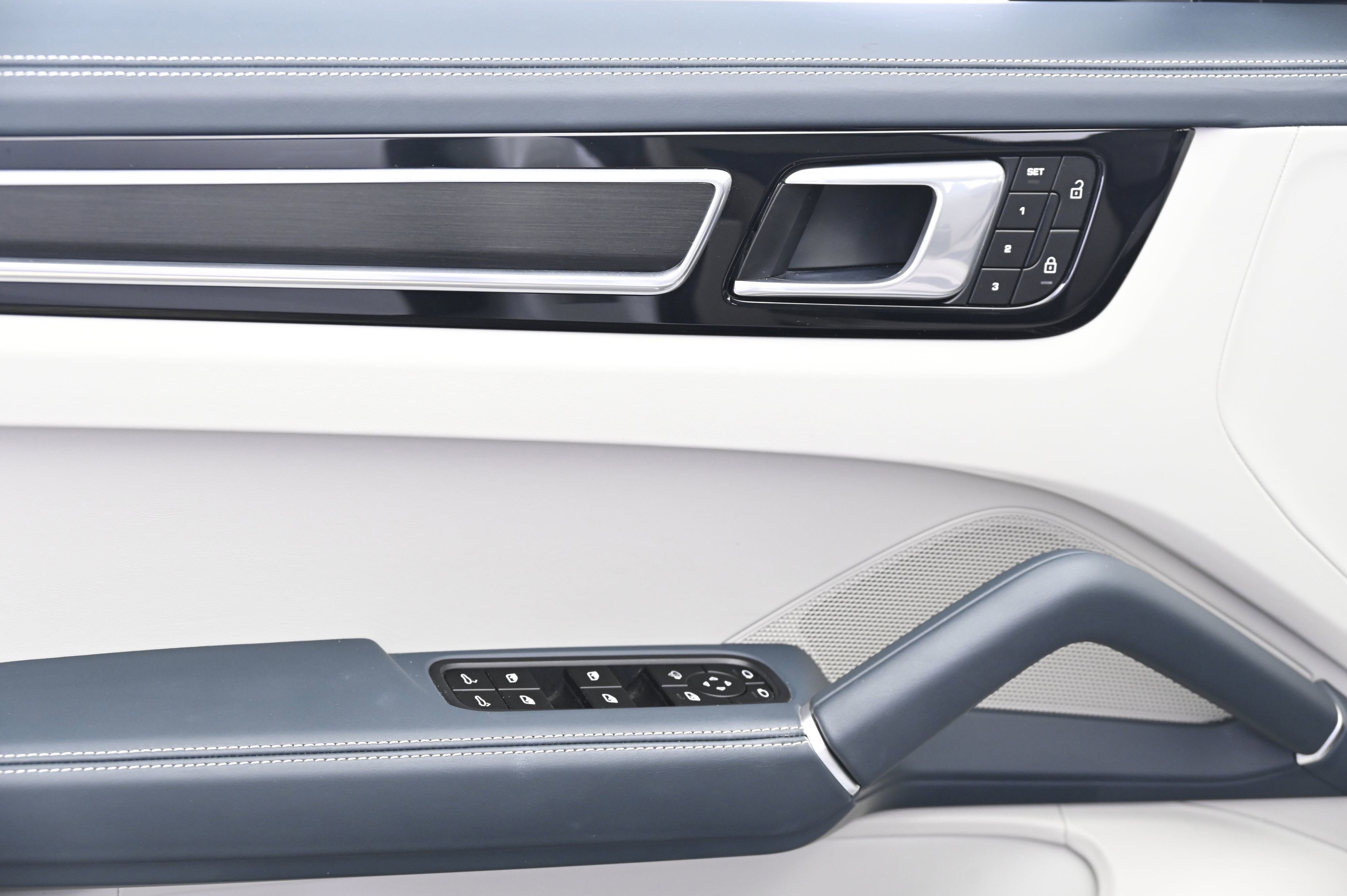 Used 2022 Porsche Cayenne GTS image 27