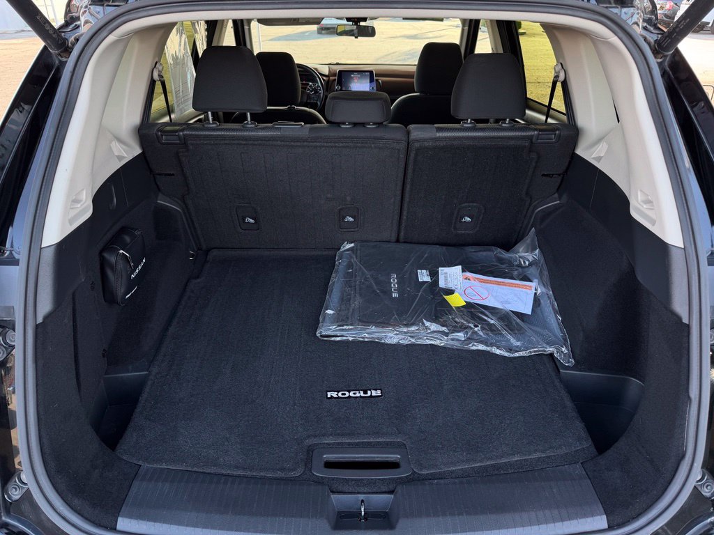 Certified 2025 Nissan Rogue SV AWD/4WD image 11