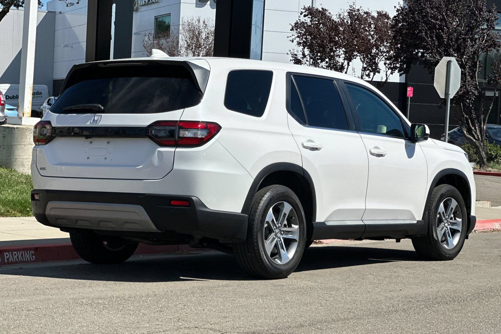 Used 2025 Honda Pilot EX-L image 4