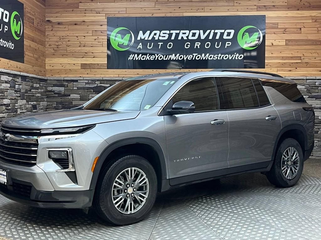 Used 2025 Chevrolet Traverse LT w/ Driver Confidence Package AWD/4WD image 11