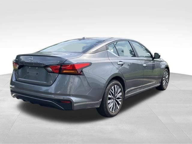 Used 2024 Nissan Altima 2.5 SV FWD image 6