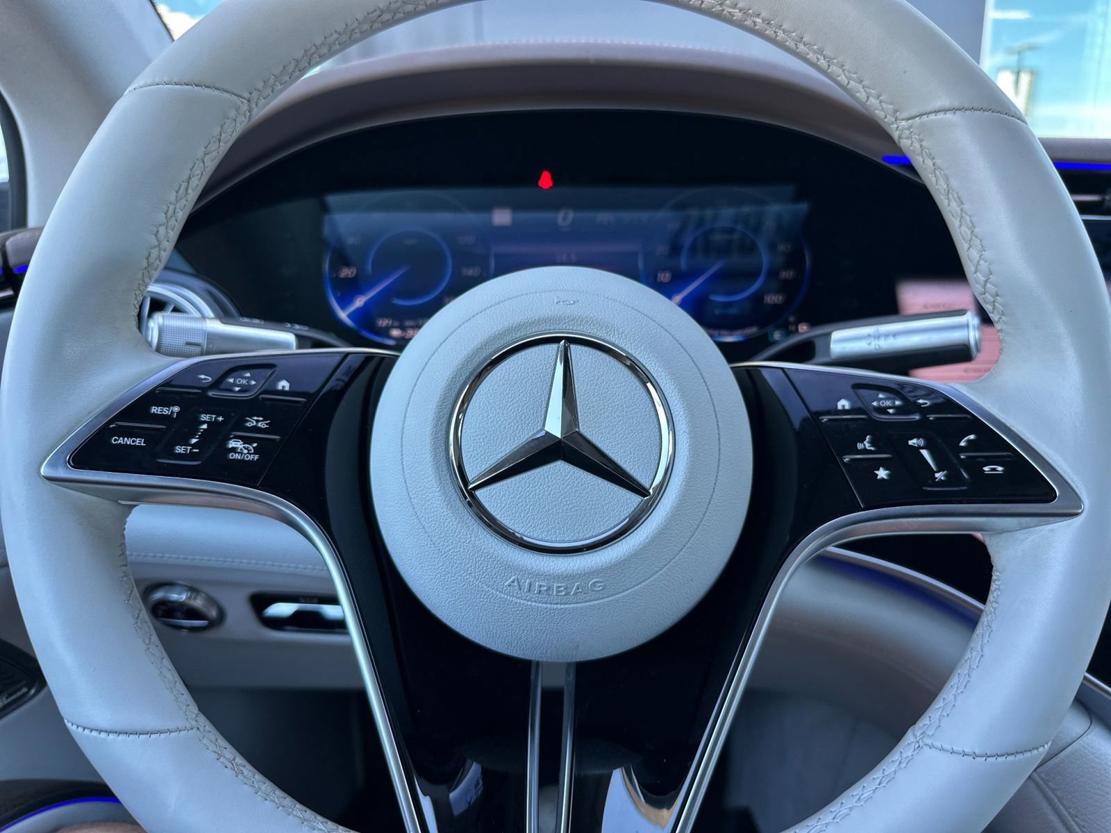 Certified 2022 Mercedes-Benz EQS 580 4MATIC Sedan w/ Exclusive Trim Package image 25