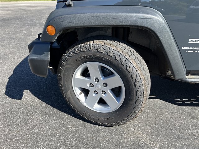 Used 2018 Jeep Wrangler Unlimited Sport S AWD/4WD image 13