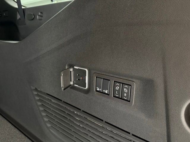 Used 2025 GMC Yukon XL AT4 Ultimate image 12