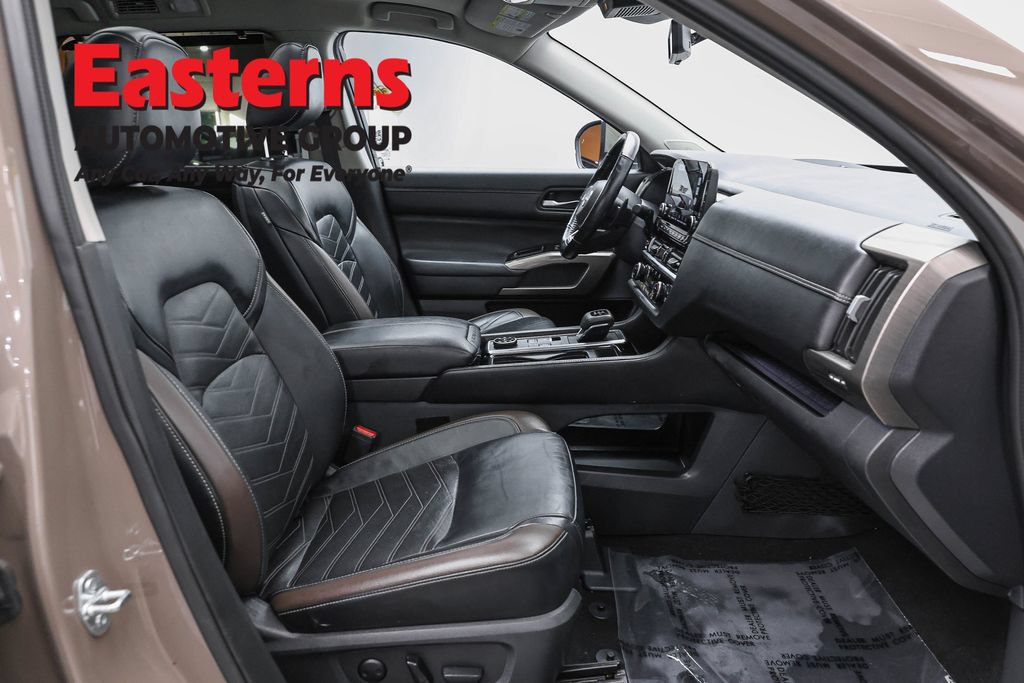 Used 2023 Nissan Pathfinder Platinum w/ Cargo Package AWD/4WD image 26