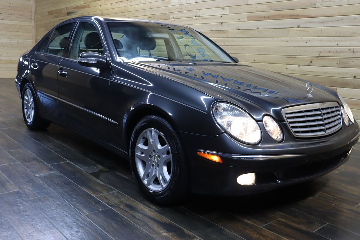 Used 2005 Mercedes-Benz E 320 CDI Sedan image 2