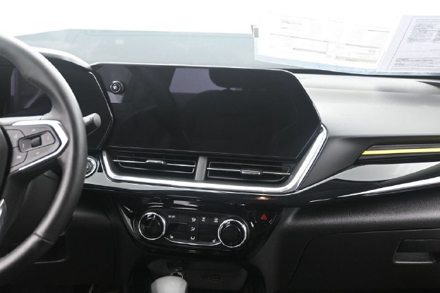 Used 2025 Chevrolet Trax ACTIV FWD image 24