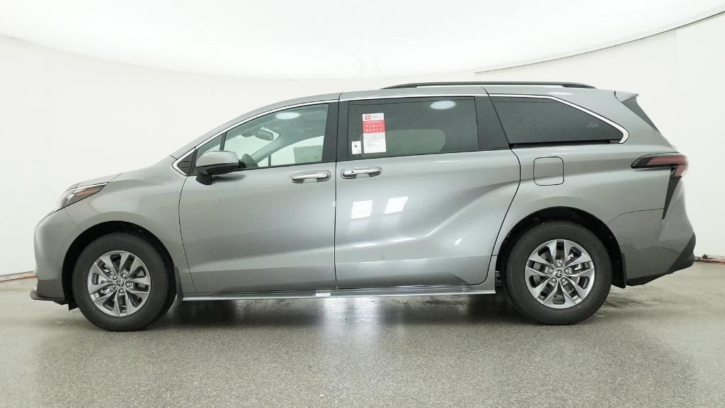 New 2026 Toyota Sienna XLE FWD image 14