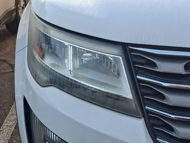 Used 2017 Ford Explorer XLT w/ Equipment Group 202A FWD image 5