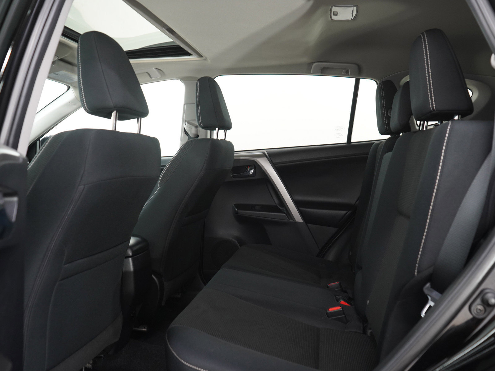 Used 2018 Toyota RAV4 XLE w/ Plus Extra Value Package AWD/4WD image 18
