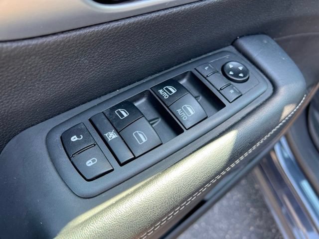 Used 2019 Chrysler Pacifica Touring Plus w/ S Appearance Package FWD image 26