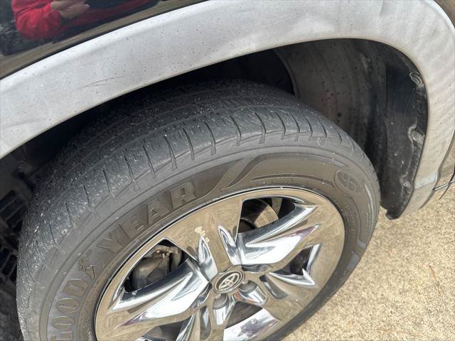 Certified 2017 Toyota Highlander Limited Platinum FWD image 36