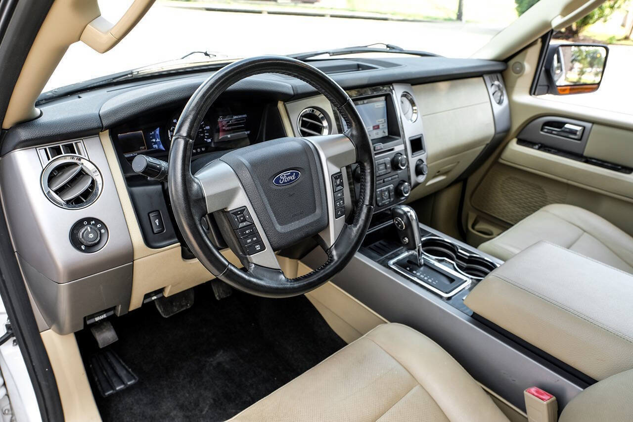 Used 2017 Ford Expedition Limited w/ Equipment Group 301A RWD image 3