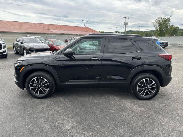 Used 2025 Chevrolet TrailBlazer LT AWD/4WD image 3