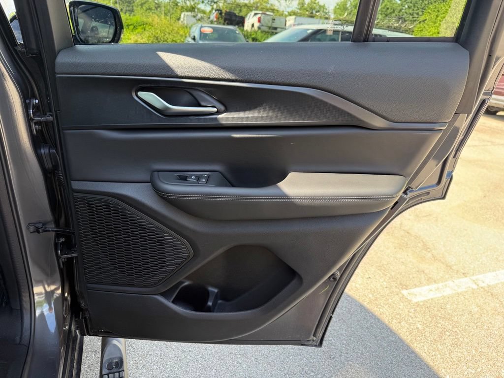 Used 2025 Jeep Grand Cherokee 4WD image 16