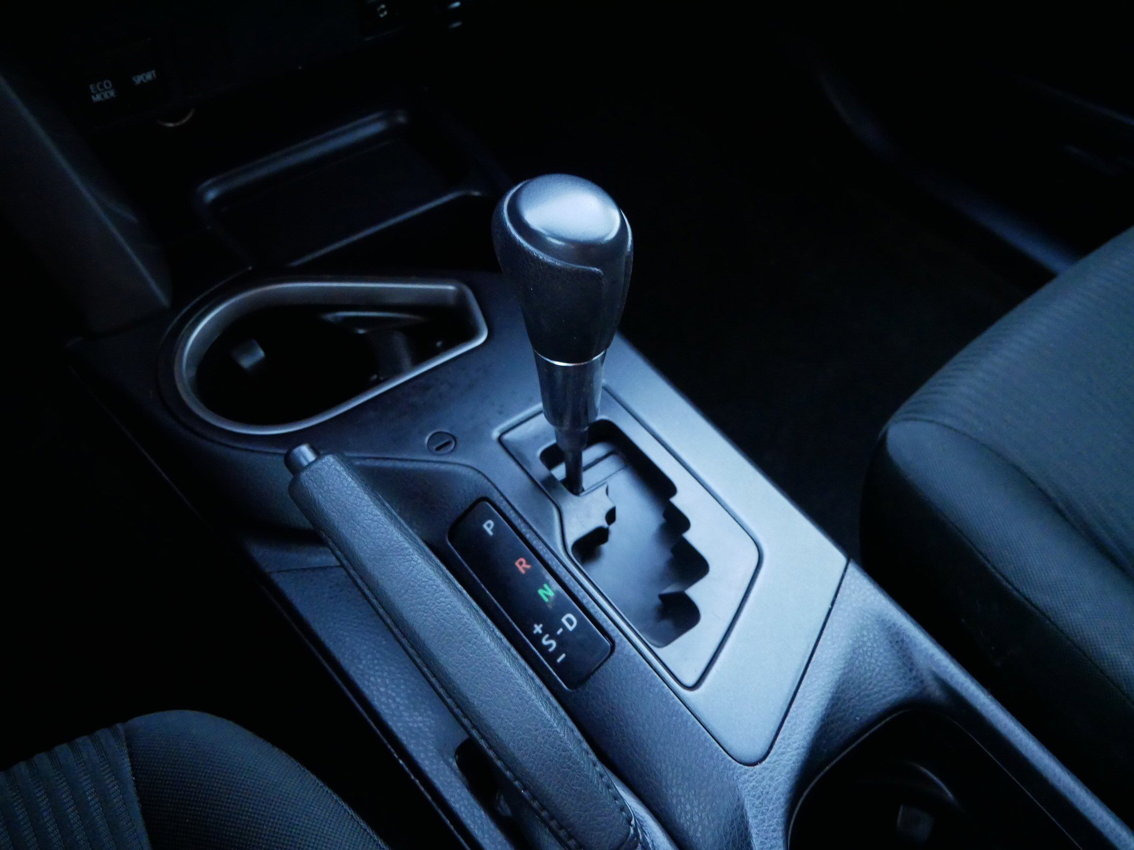 Used 2018 Toyota RAV4 LE w/ All Weather Liner Package image 24