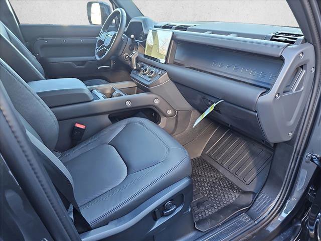 Used 2025 Land Rover Defender 110 X-Dynamic SE image 10