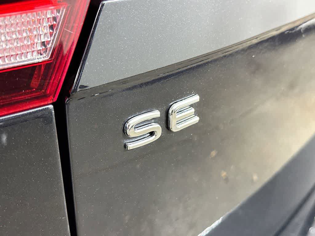 Used 2022 Volkswagen Tiguan SE R-Line FWD image 7