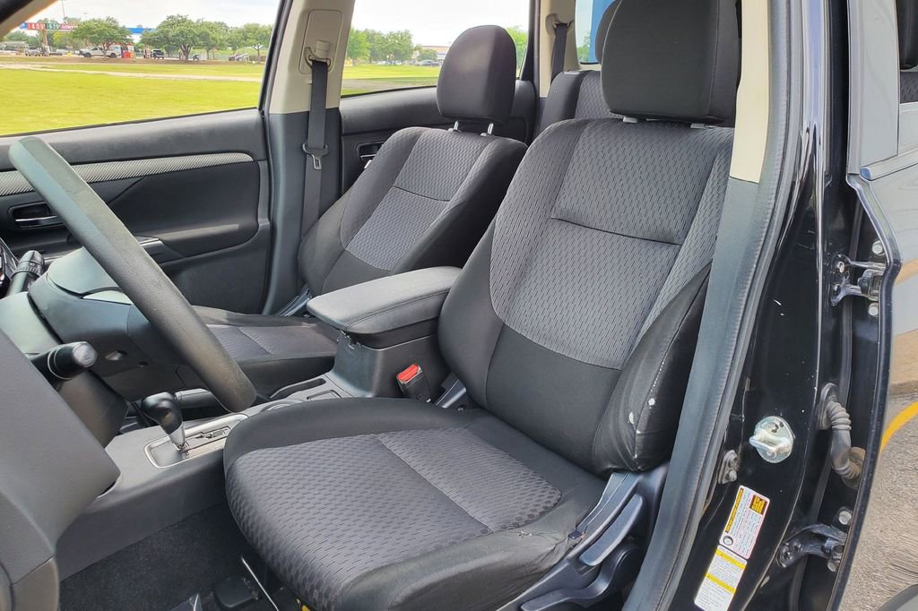 Used 2014 Mitsubishi Outlander ES FWD image 5