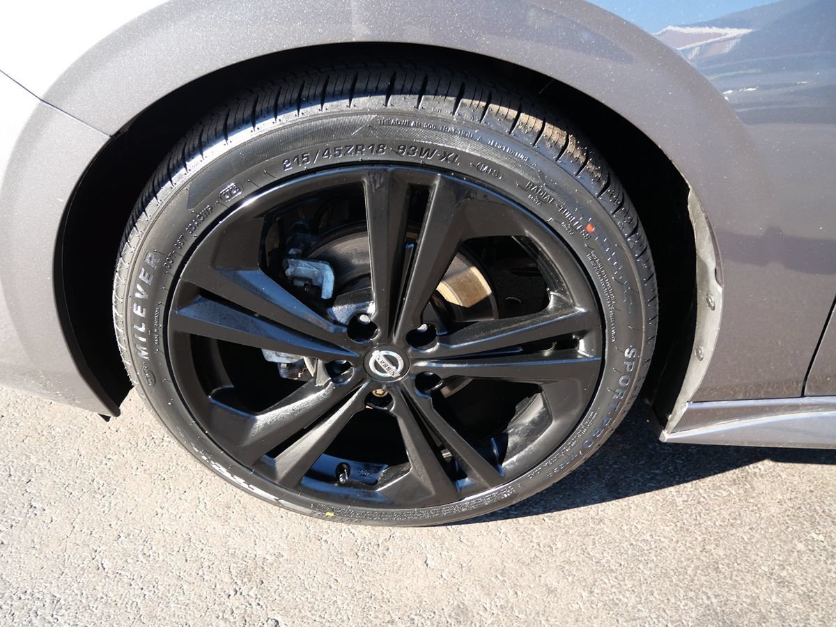Used 2021 Nissan Sentra SR w/ Electronics Package FWD image 32