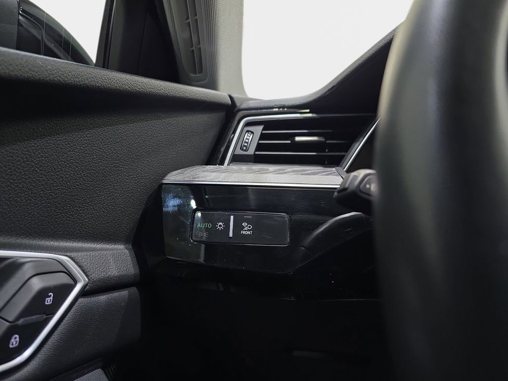 Used 2023 Audi e-tron Premium Plus w/ Premium Plus Package image 27