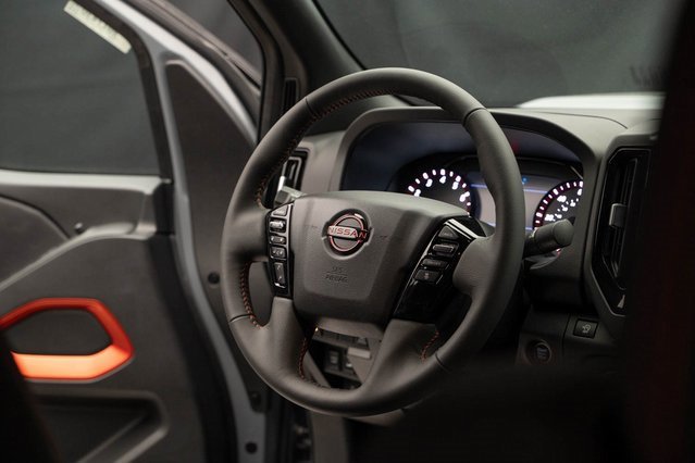 Used 2025 Nissan Frontier PRO-4X w/ Pro Convenience Package image 16