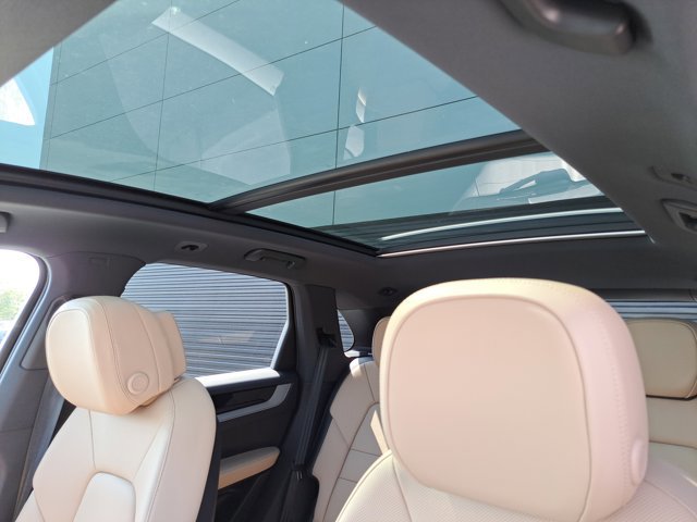 Used 2025 Porsche Cayenne image 37