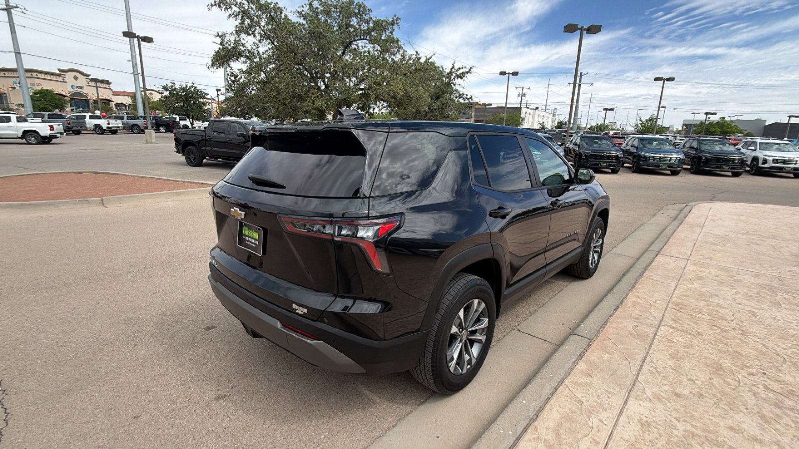 Used 2025 Chevrolet Equinox LT FWD image 4