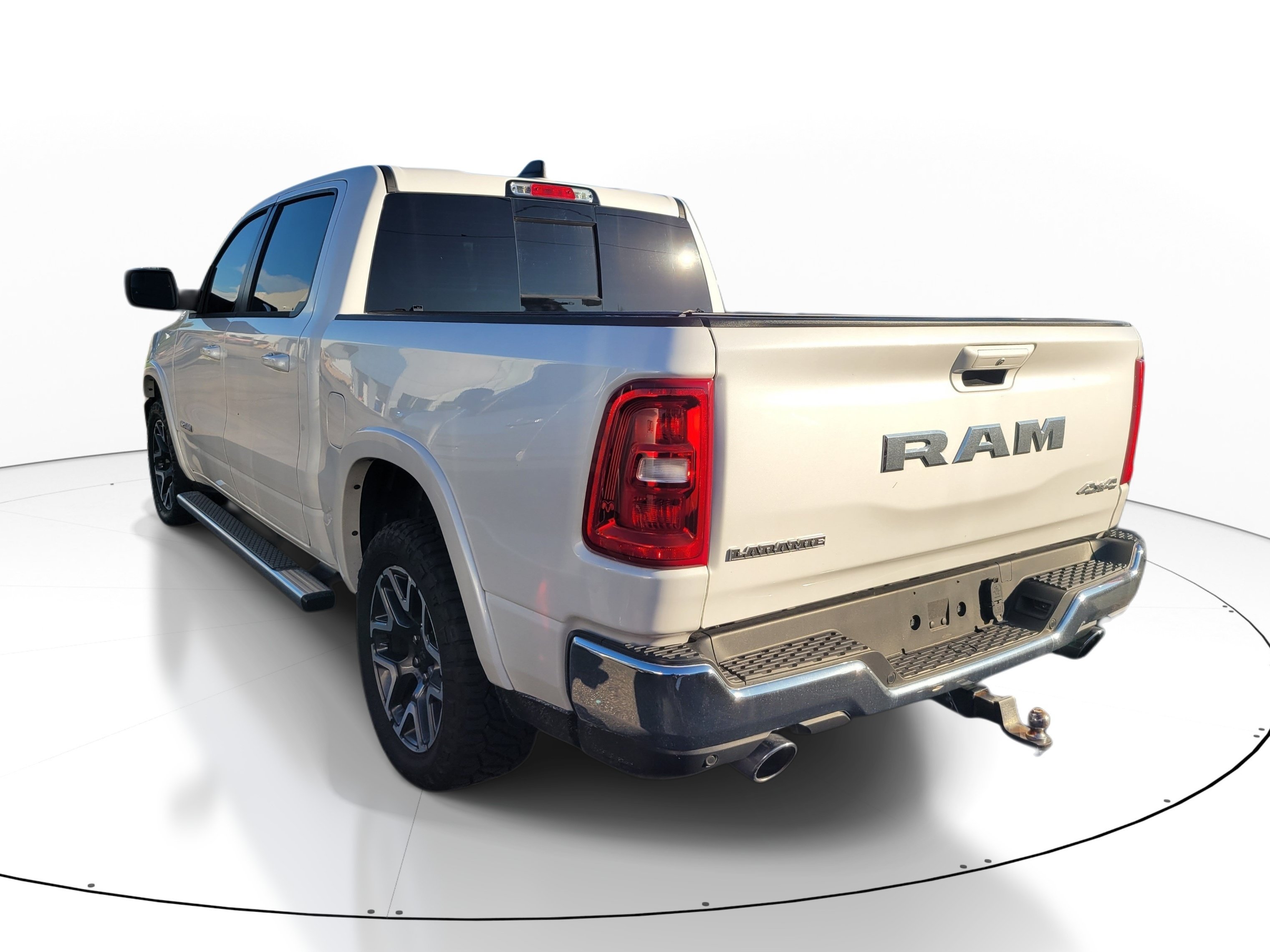 Used 2025 RAM 1500 Laramie AWD/4WD image 6