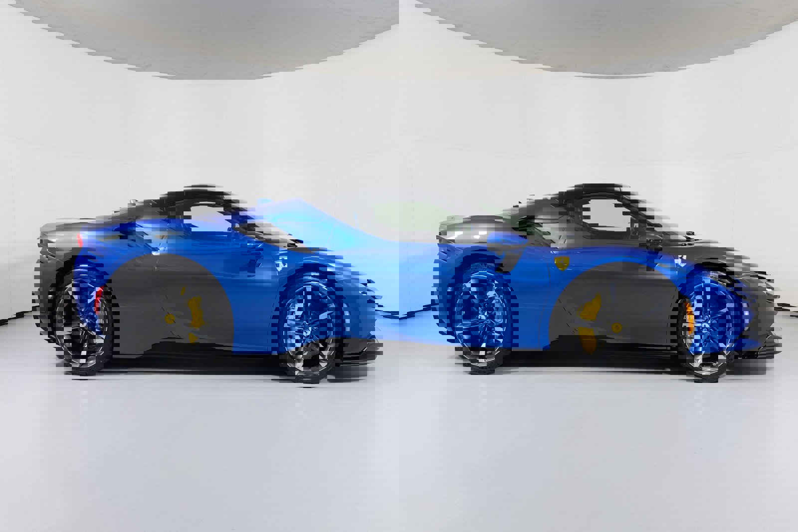 Used 2024 Ferrari SF90 Spider image 19