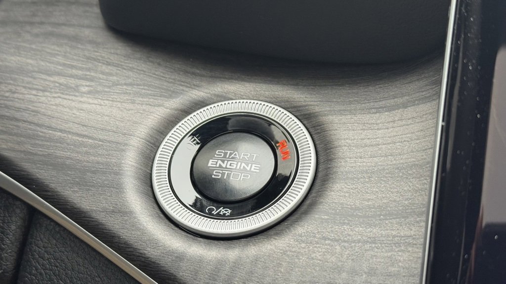 Used 2024 Jeep Grand Cherokee Limited image 29