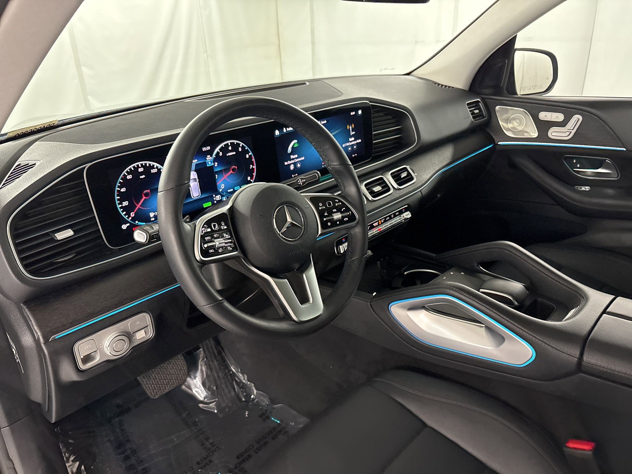 Used 2023 Mercedes-Benz GLE 450 4MATIC w/ Premium Package image 4