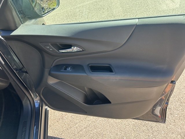 Used 2022 Chevrolet Equinox RS w/ Infotainment Package image 6