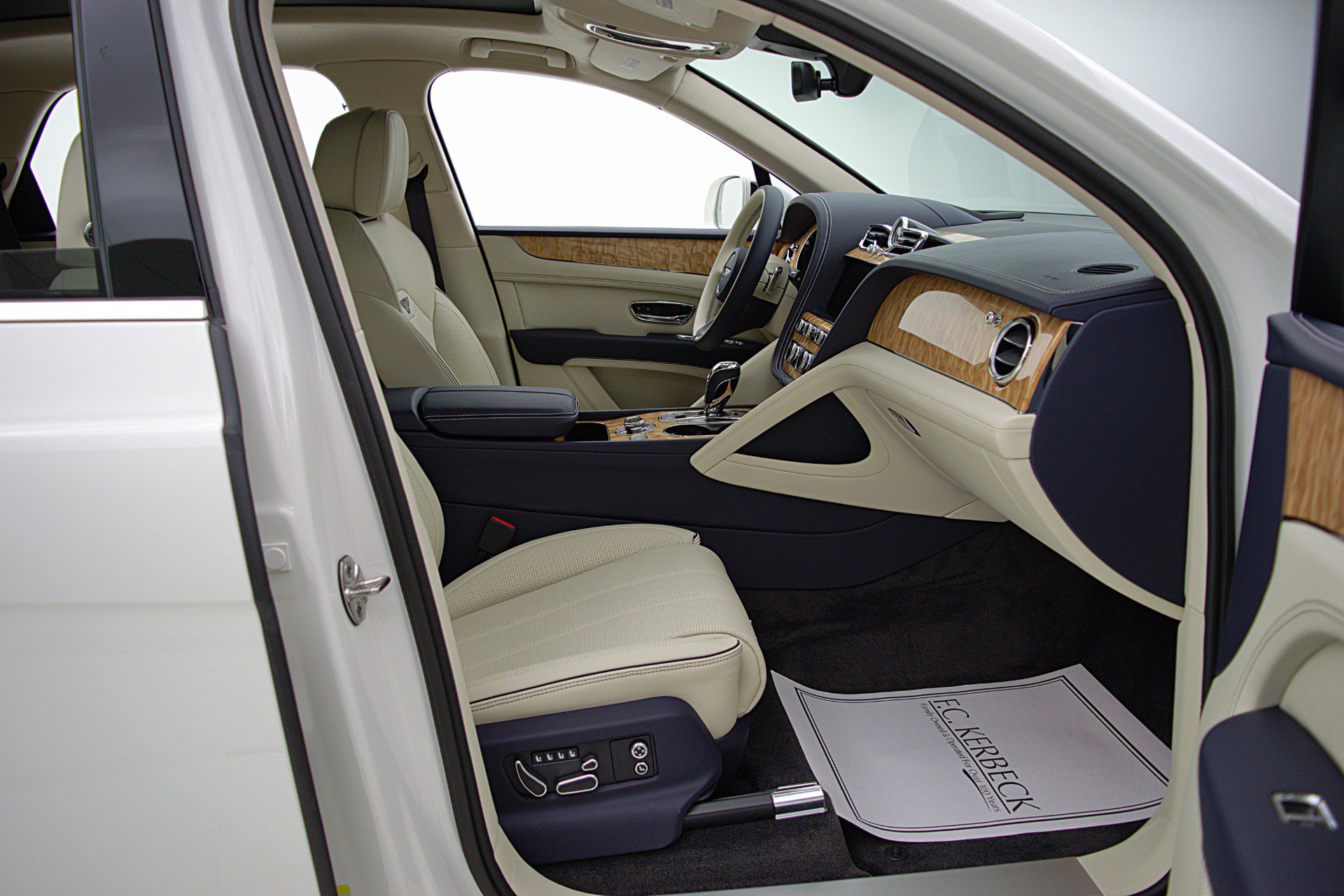 Certified 2023 Bentley Bentayga AWD/4WD image 24