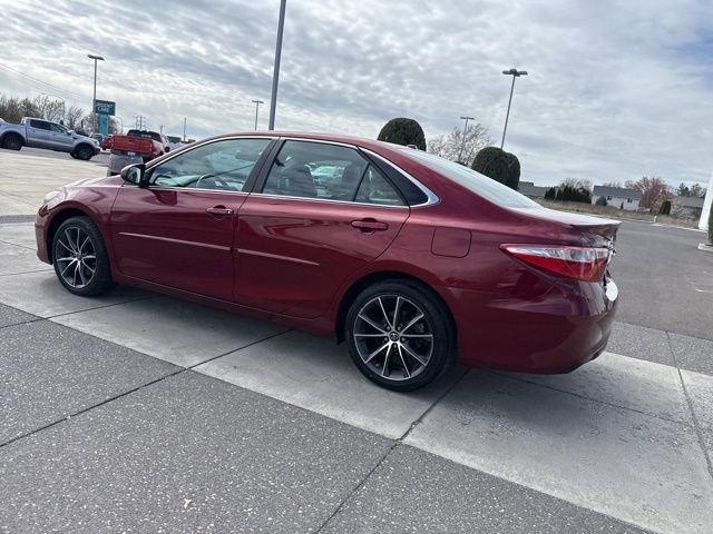 Used 2017 Toyota Camry XSE w/ Moonroof Package image 9